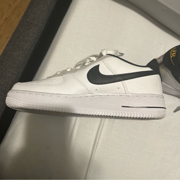 Nike Air Force 1 Limited Edition - Picture 2 of 5